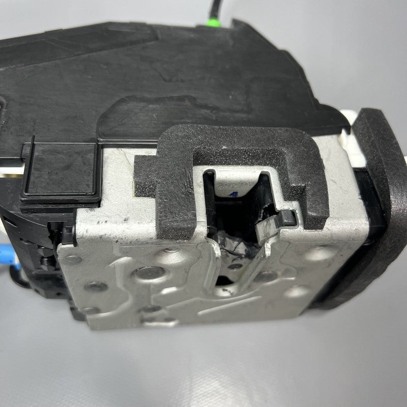 1126200-00-B TESLA MODEL X DOOR LOCK LATCH RIGHT FRONT 2016 17 18 19 2020 OEM 1126200-00-B