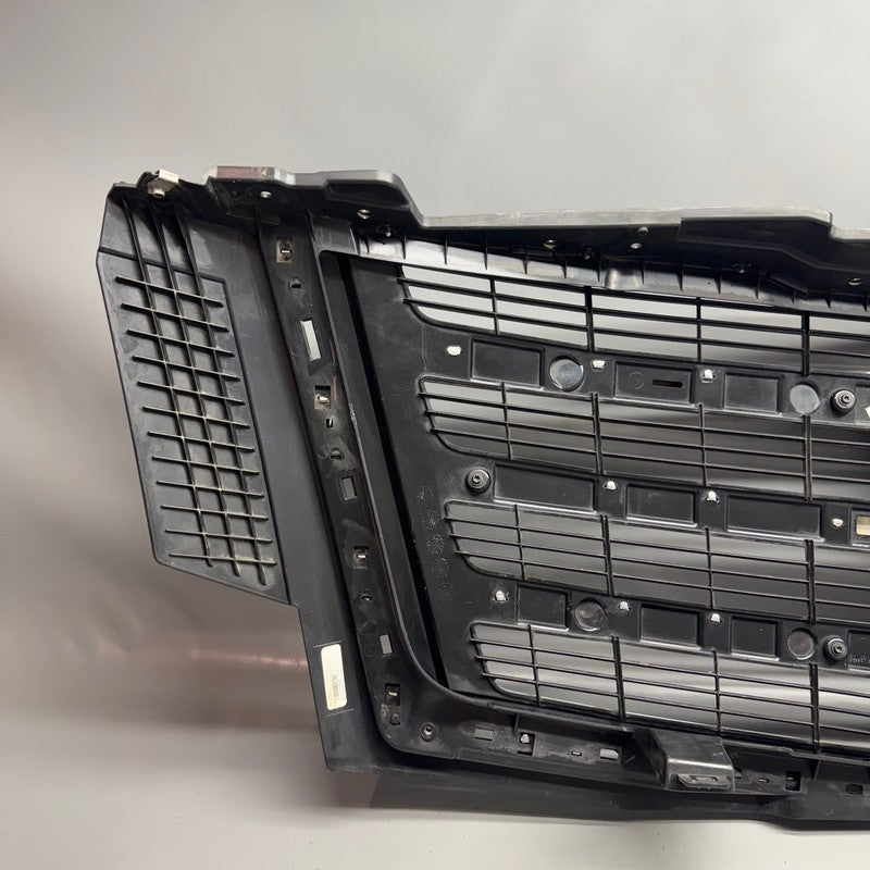 CADILAC ESCALADE GRILLE 2015 2016 2017 2018 2019 2020 OEM 23329115