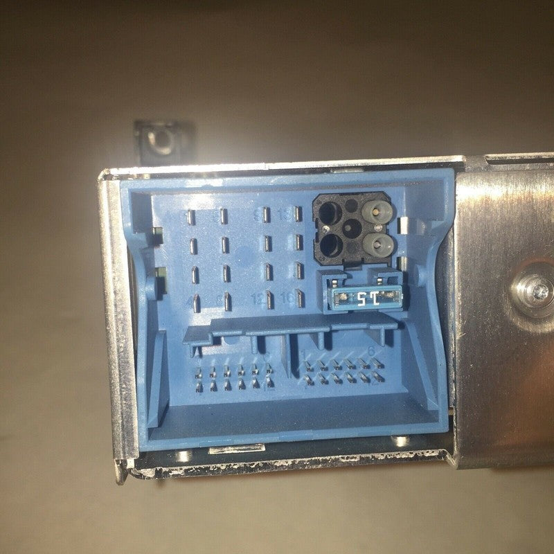 65129263474-02 BMW 128 135 E82 RADIO RECIEVER CD STERIO SIRUS 2010 2011 2012 2013 OEM