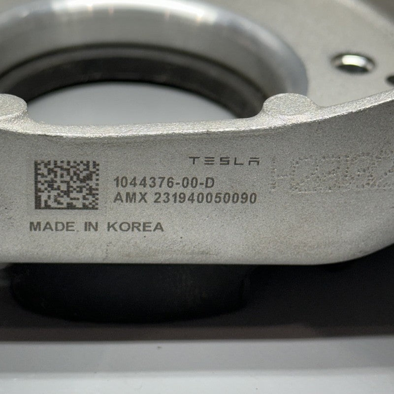 1044376-00-D TESLA MODEL Y FUCA MOUNT RIGHT FRONT 2020 2021 2022 2023 1044376-00-D