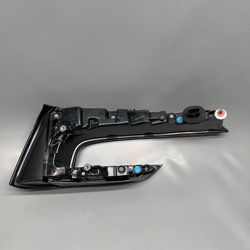 1691500-00-F TESLA MODEL 3 TAIL LIGHT RIGHT PASSENGER 2024 2025 2026 OEM 1691500-00-F