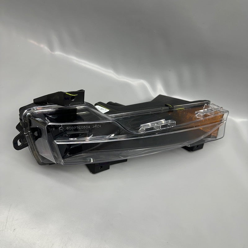 TESLA MODEL Y 3 FOG LIGHT RIGHT PASSENGER 2017 2018 2019 2020 2021 202