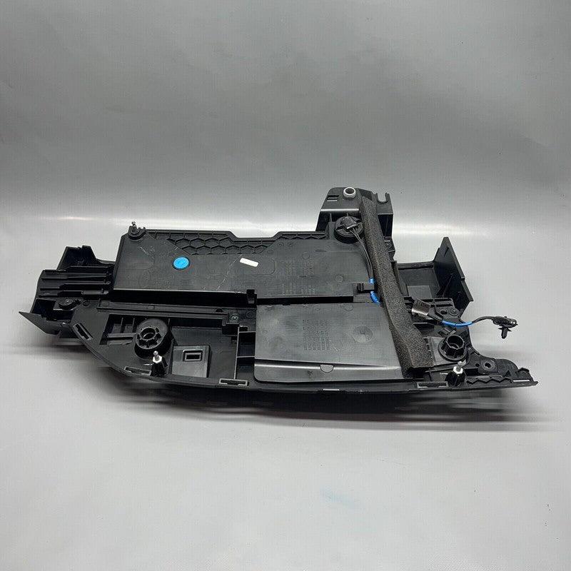 L8B3-13404-DD LAND ROVER DEFENDER TAIL LIGHT RIGHT PASSENGER 2020 2021 2022 OEM L8B3-13404-DD