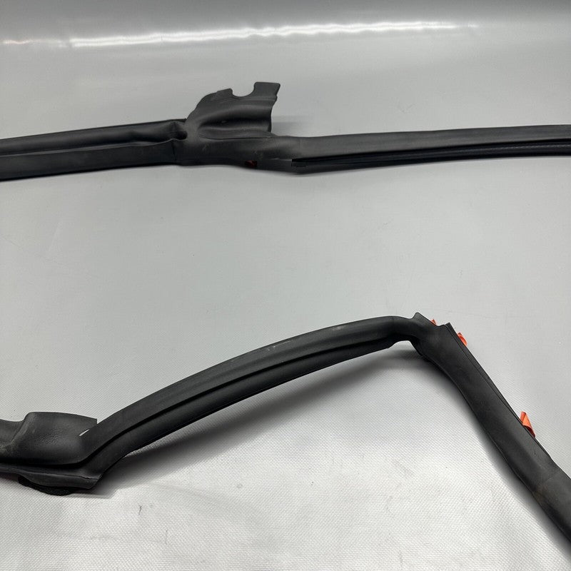 6009586-00-I TESLA MODEL S DOOR BODY SEAL RIGHT REAR 2012-2020 OEM 6009586-00-I