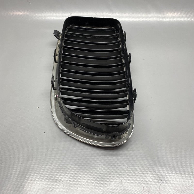 51137200728 BMW 528 GRILLE RIGHT PASSENGER SIDE 535 F10 51137200728 2011 2012 2013 OEM 