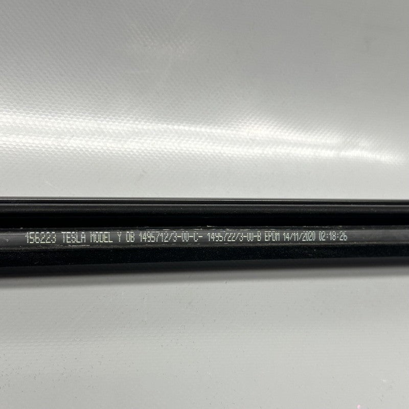 1495710-00-D TESLA MODEL Y DOOR WINDOW MOLDING LEFT FRONT 2020 2021 22 2023 OEM 1495710-00-D