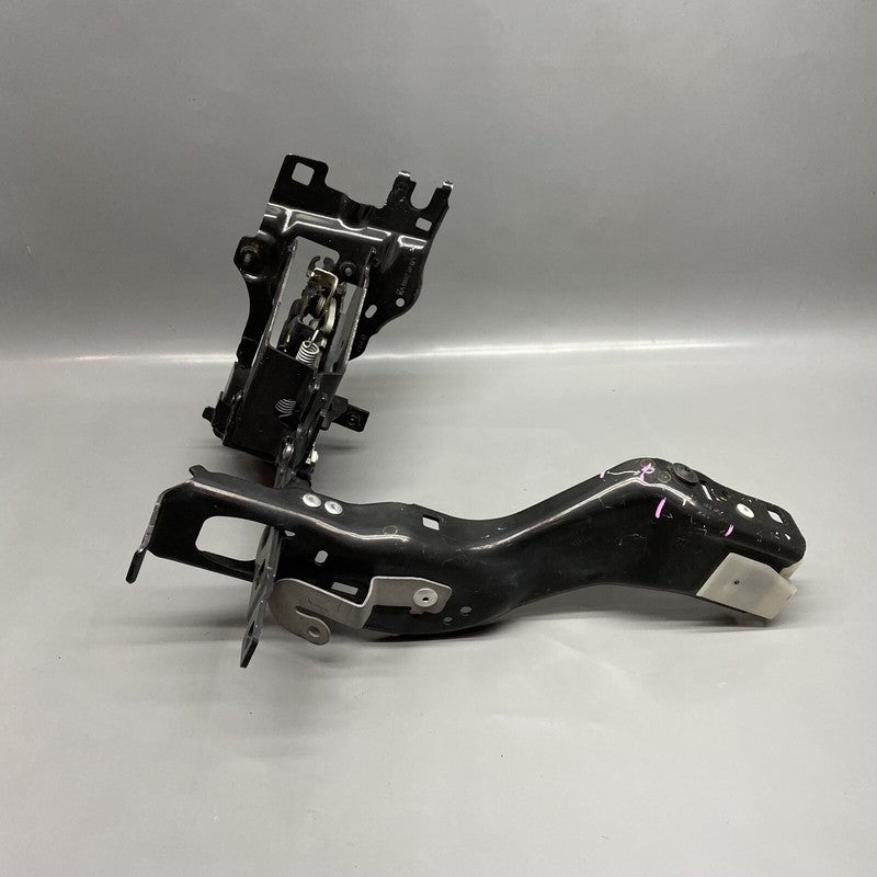 750 BMW 750 RADIATOR SUPPORT HEADLIGHT BRACKET RIGHT 2016 2017 2018 2019 OEM
