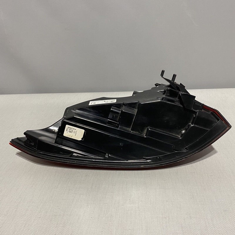 7P5945208R PORSCHE CAYENNE TAIL LIGHT RIGHT PASSENGER 7P5945208R 2015 2016 2017 LED OEM