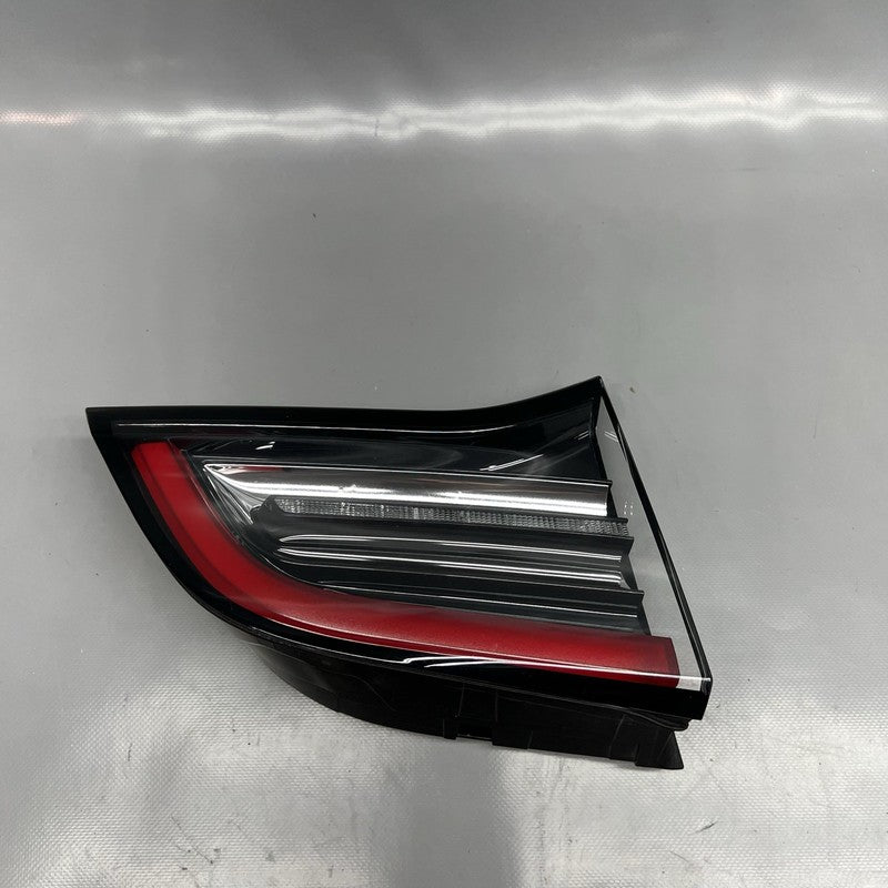 1502088-00-B TESLA MODEL Y TAIL LIGHT TRUNK LEFT DRIVER 2021 2022 2023 2024 OEM 1502088-00-B