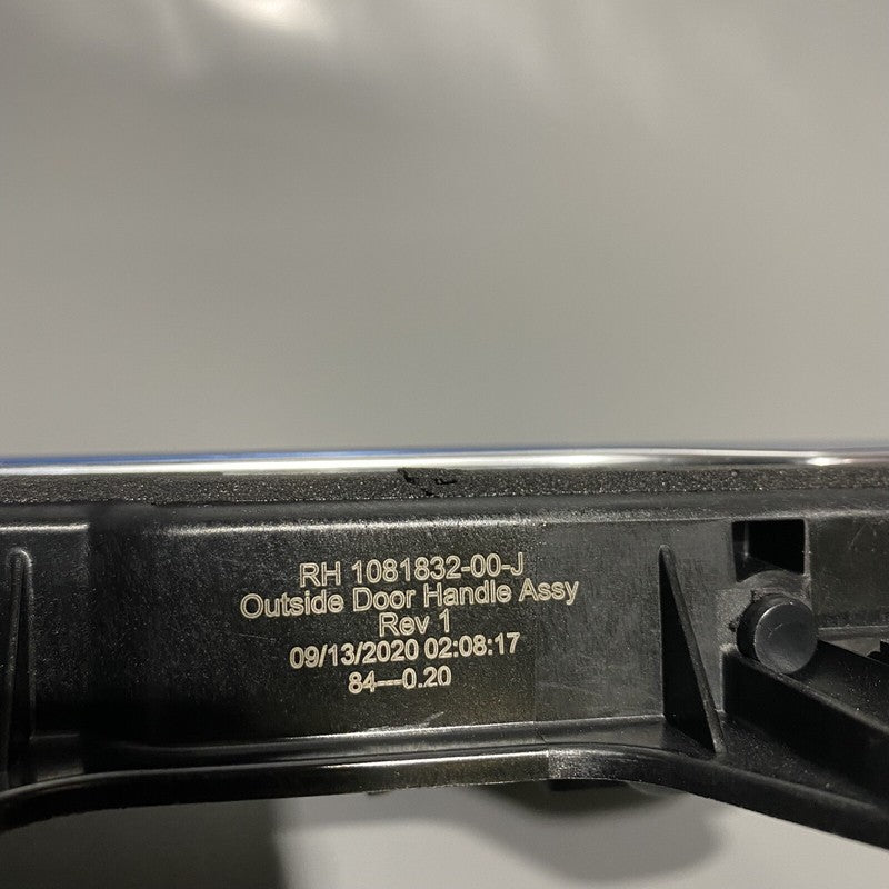 1081832-00-J TESLA MODEL 3 OUTSIDE DOOR HANDLE RIGHT 2017 2018 2019 2020 OEM 1081832-00-J