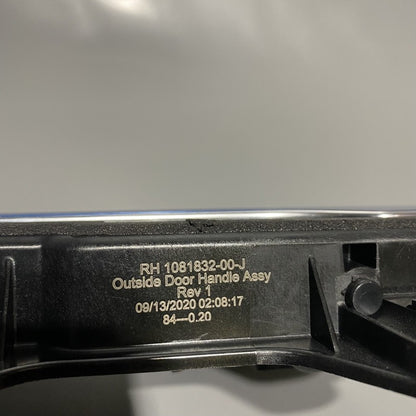 1081832-00-J TESLA MODEL 3 OUTSIDE DOOR HANDLE RIGHT 2017 2018 2019 2020 OEM 1081832-00-J