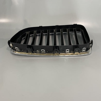 7412324 BMW 528 GRILLE UPPER RIGHT 2014 2015 2016 7412324 535 OEM