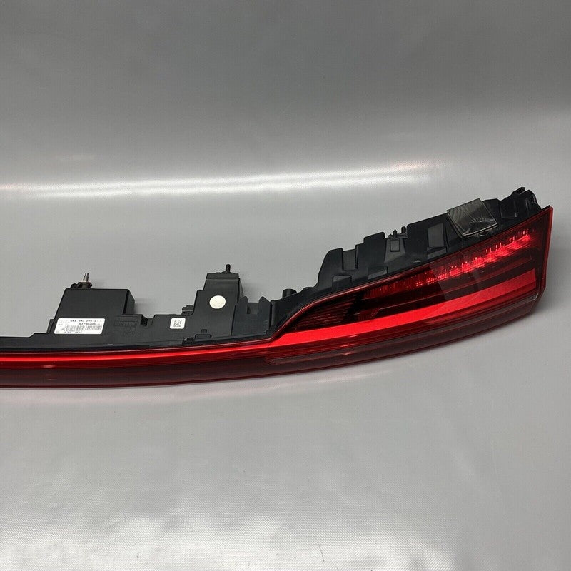 4KE945095G AUDI E-TRON REAR CENTER TAIL LIGHT 2022 2023 2024 OEM 4KE945095G CRACKED