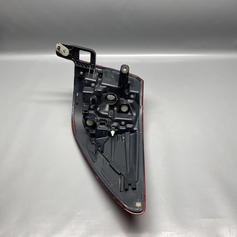 SUBARU OUTBACK TAIL LIGHT LEFT DRIVER 2015 2016 2017 2018 2019 OEM