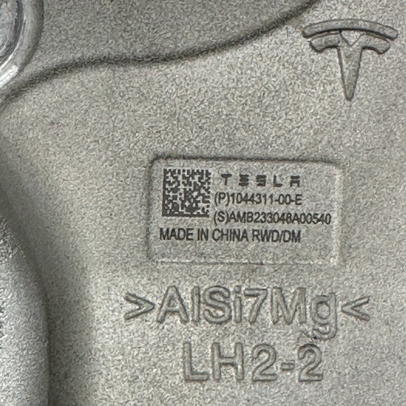1044311-00-E TESLA MODEL 3 KNUCKLE LEFT FRONT 2017 2018 2019 2020 OEM 1044311-00-E