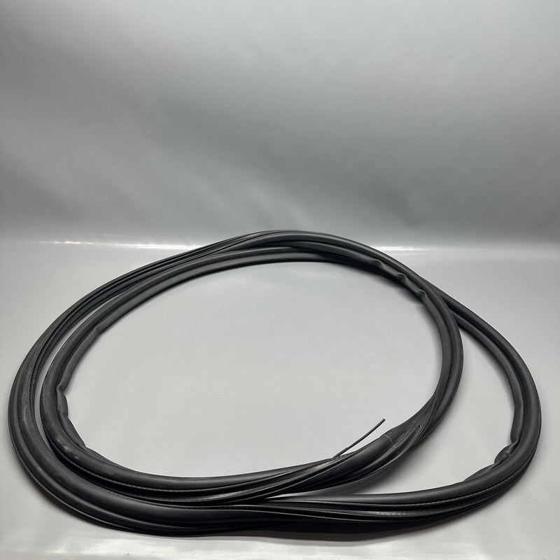 1497681-00-B TESLA MODEL Y LIFTGATE RUBBER GASKET 2020 2021 2022 2023 OEM 1497681-00-B