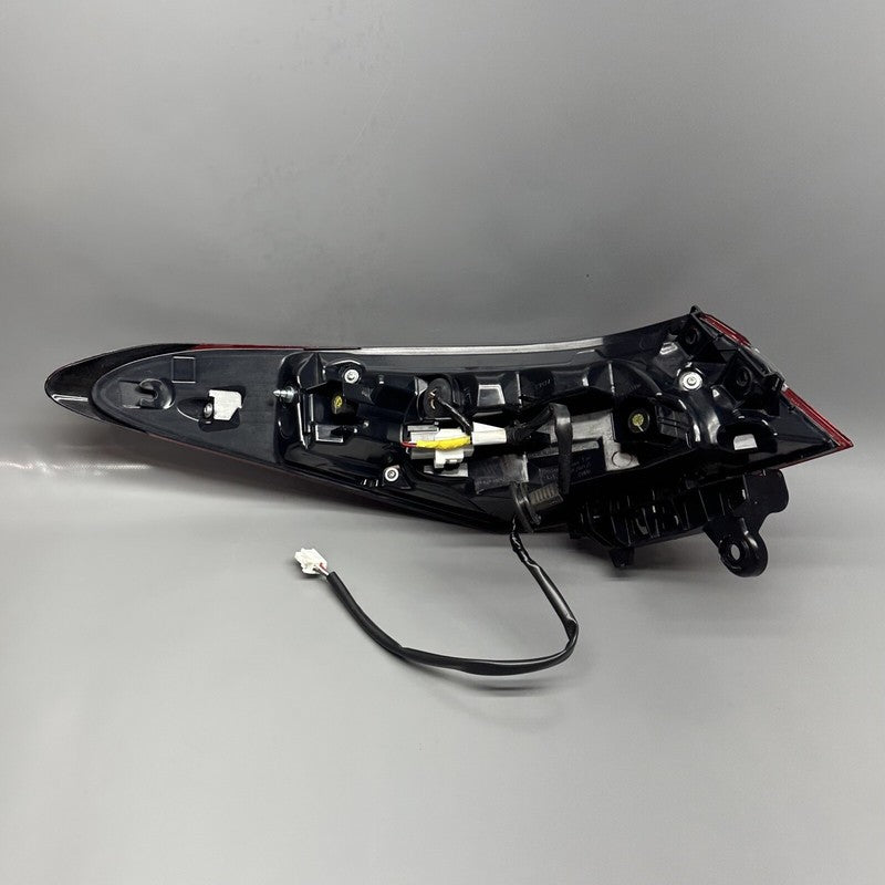 TOYOTA CAMRY TAIL LIGHT RIGHT PASSENGER 2018 2019 2020 OEM 