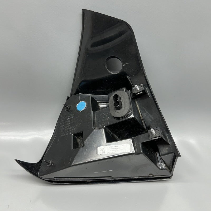 1077398-00-H TESLA MODEL 3 TAIL LIGHT RIGHT 2017 2018 2019 2020 2021 1077398-00-H OEM