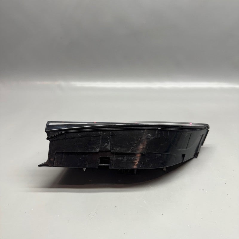 TESLA MODEL Y TAIL LIGHT RIGHT PASSENGER 2020 2021 2022 2023 2024 OEM