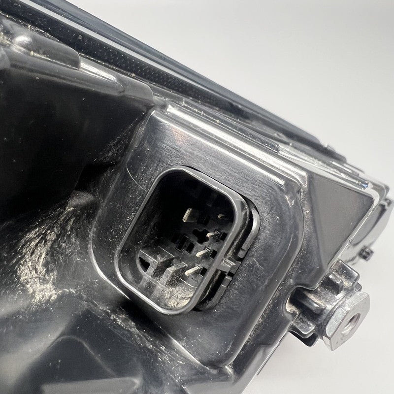 H8744578011 BMW 850 GRAN COUPE TAIL LIGHT RIGHT INNER 2020 2021 2022 2023 2024 2025 OEM