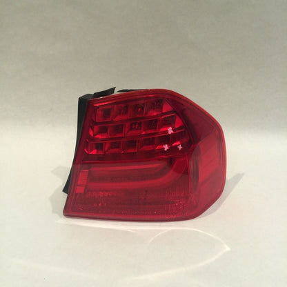 7154158 BMW 328 RIGHT SIDE TAIL LIGHT 4 DOOR 335 2009 2010 2011 OEM 3 LEDS NOT WORKING