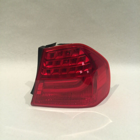 7154158 BMW 328 RIGHT SIDE TAIL LIGHT 4 DOOR 335 2009 2010 2011 OEM 3 LEDS NOT WORKING
