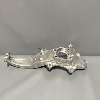 688438202 BMW 840 KNUCKLE RIGHT FRONT 540 2018 2019 2020 688438202 OEM