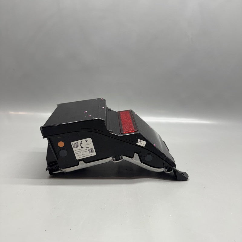 TESLA CYBERTRUCK TAIL LIGHT LEFT DRIVER 2024 2025 2026 OEM 1806408-00-