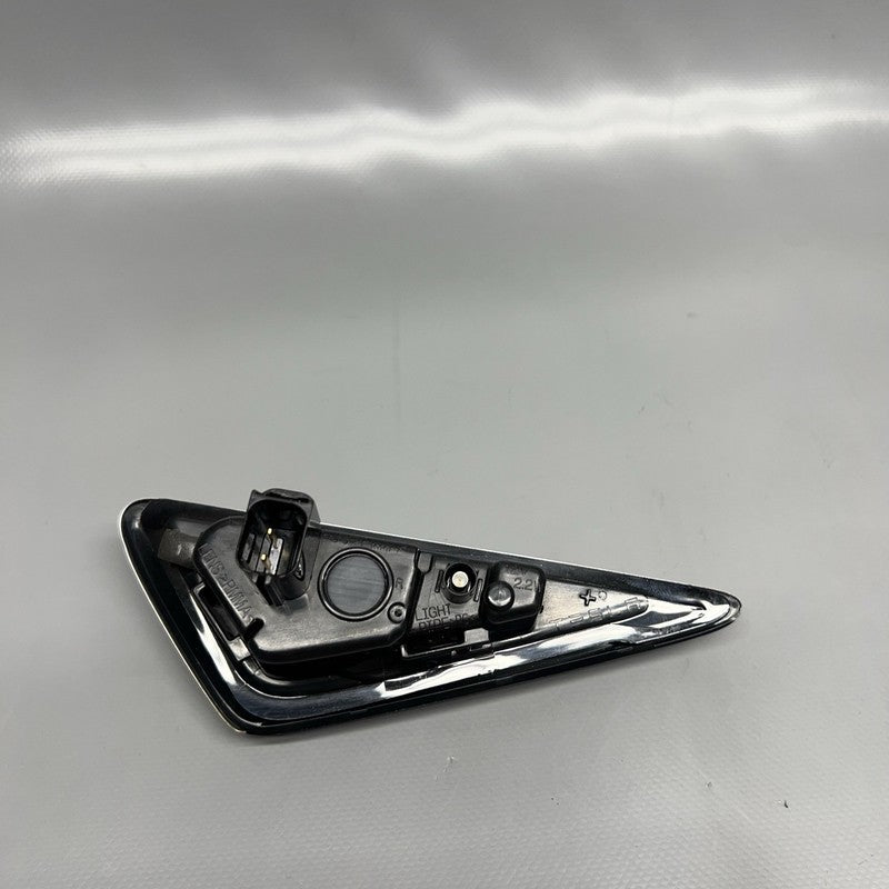 1125107-77-E TESLA MODEL 3 FENDER CAMERA MARKER RIGHT 2018 2019 2020 2021 1125107-77-E