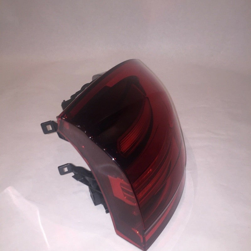 7P5945208R PORSCHE CAYENNE TAIL LIGHT RIGHT SIDE 7P5945208R 2015 2016 2017 LED OEM