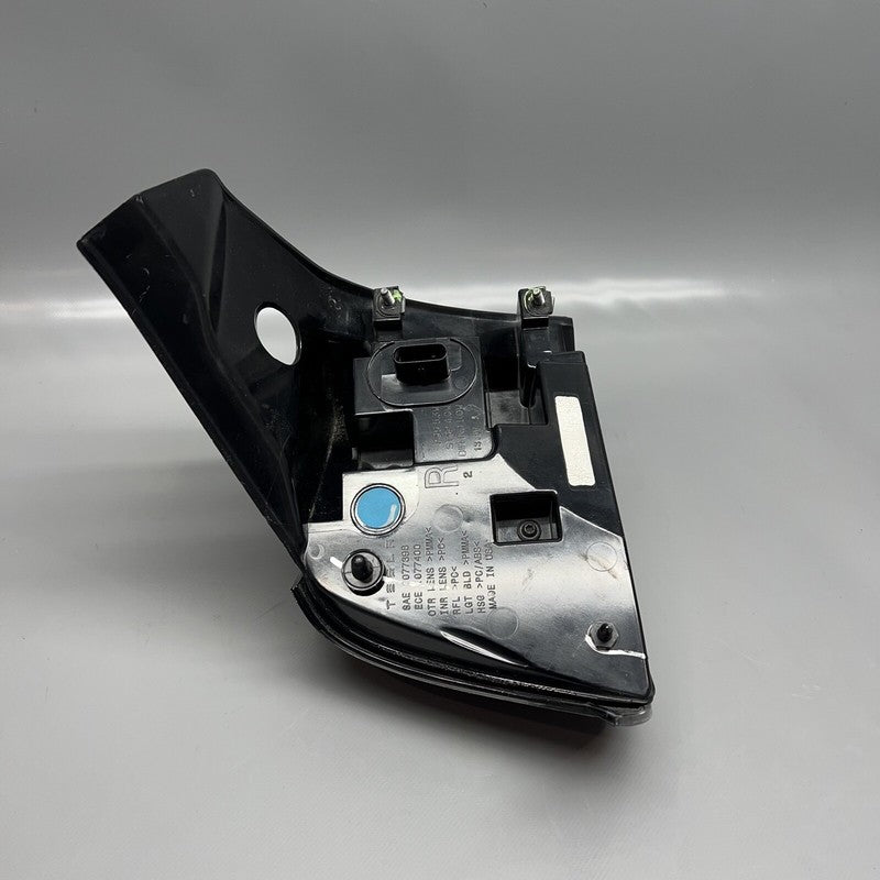 1077398-00-H TESLA MODEL 3 TAIL LIGHT RIGHT PASSENGER LED 2017 18 19 20 2021 OEM 1077398-00-H