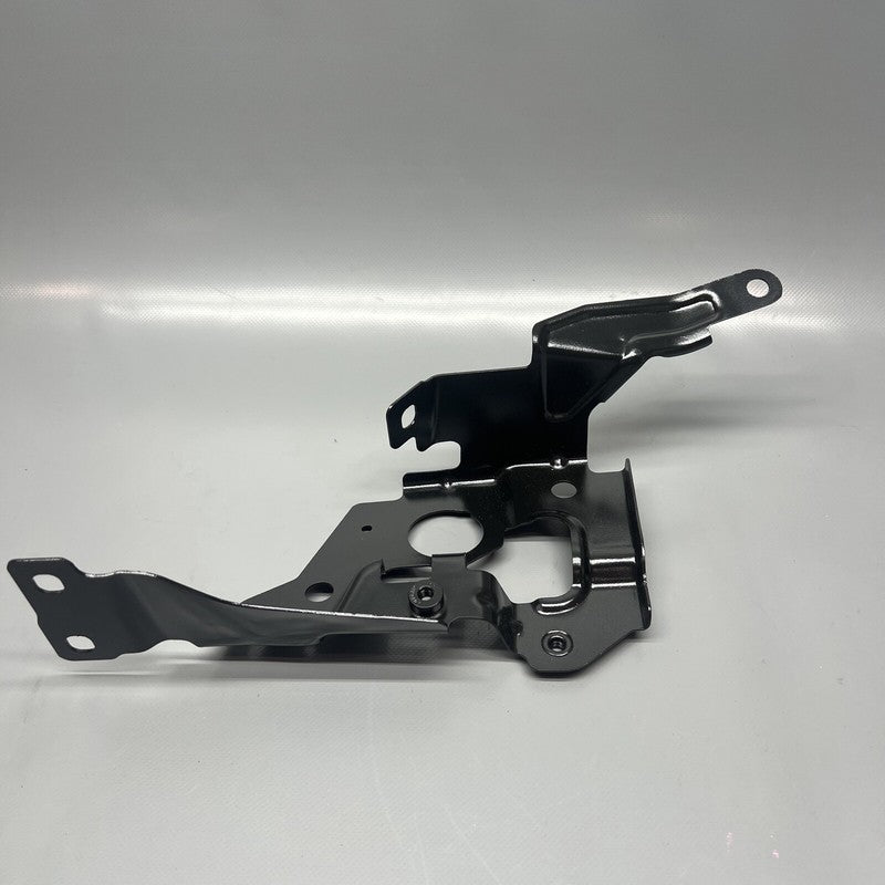 8494438 BMW 330 M3 FENDER BRACKET RIGHT FRONT 2019 2020 2021 OEM 8494438