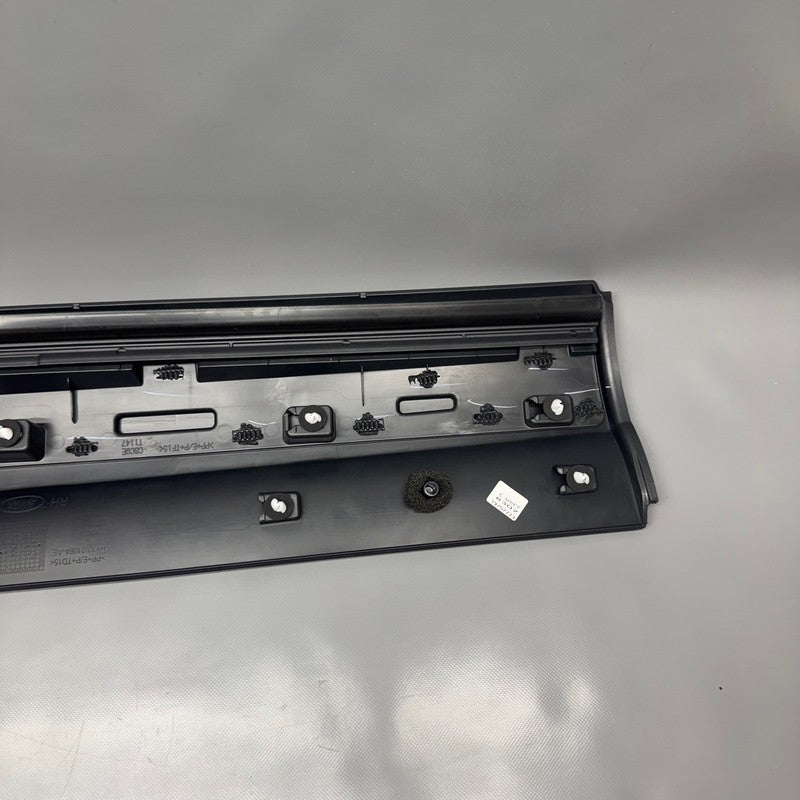 LAND ROVER DISCOVERY DOOR MOLDING RIGHT FRONT OEM HY32-21064-AE