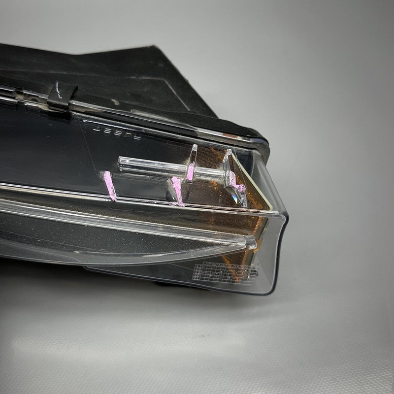 1077390-00-F TESLA MODEL 3 FOG LIGHT RIGHT PASSENGER 2020 2021 22 2023 2 PIN OEM 1077390-00-F