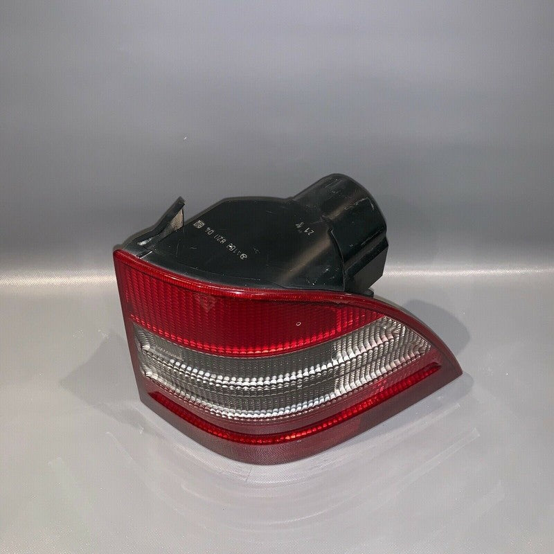 A1638200464 MERCEDES BENZ ML320 ML430 RIGHT SIDE TAIL LIGHT 1998 1999 2000 2001 OEM