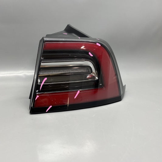 MODEL 3 TESLA MODEL 3 TAIL LIGHT RIGHT PASSENGER SIDE LED 2017 2018 2019 2020 2021 2022 