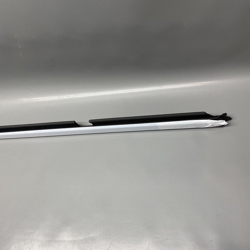 95B837476D PORSCHE MACAN DOOR TRIM RIGHT FRONT 2015 2016 2017 2018 2019 2020 OEM 95B837476D