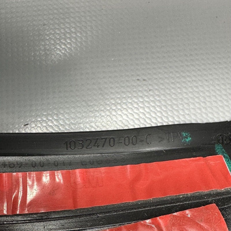 1032470-00-C TESLA MODEL X PRIMARY DOOR SEAL RIGHT REAR 2016 17 18 19 2020 OEM 1032470-00-C