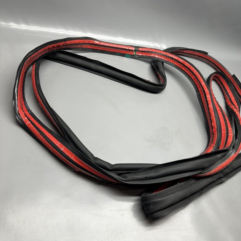 1032470-00-C TESLA MODEL X PRIMARY DOOR SEAL RIGHT REAR 2016 17 18 19 2020 OEM 1032470-00-C