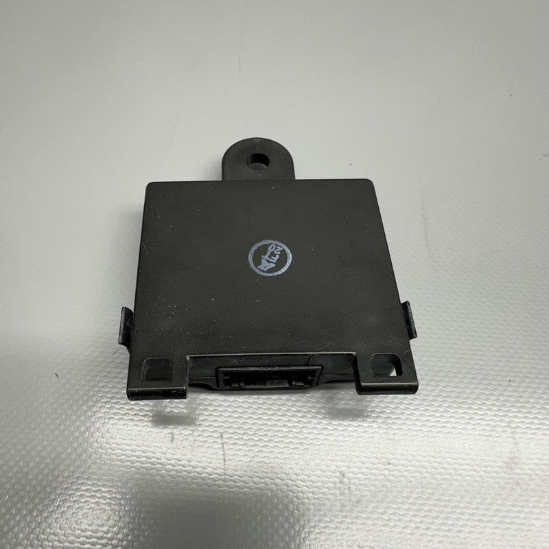 1069651-00-E TESLA MODEL S DOOR HANDLE CONTROL UNIT MODULE FRONT 2016 17 18 2019 1069651-00-E