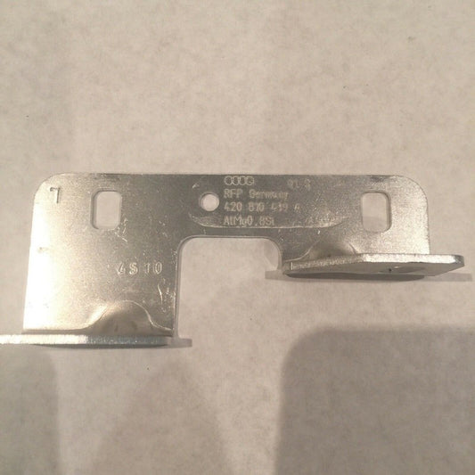 420810439A AUDI R8 QUARTER PANAL CENTER BRACKET 2008 2009 2010 2011 2012 OEM