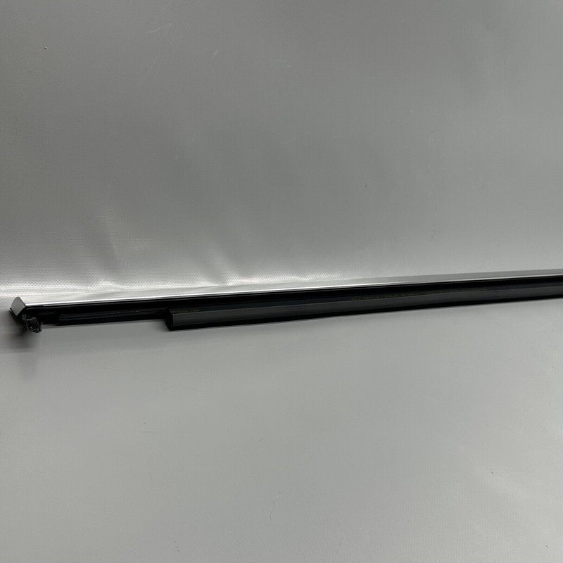 7437864 BMW 740 DOOR WINDOW MOLDING RIGHT FRONT 750 2016 2017 2018 2019 OEM 7437864