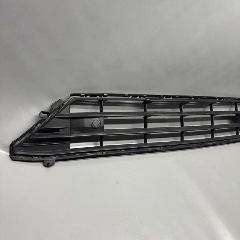 VOLVO XC60 FRONT BUMPER LOWER GRILLE 2018 2019 2020 2021 OEM 32296070