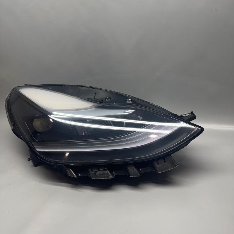 TESLA MODEL 3 Y HEADLIGHT RIGHT PASSENGER OEM 1514953-00-E