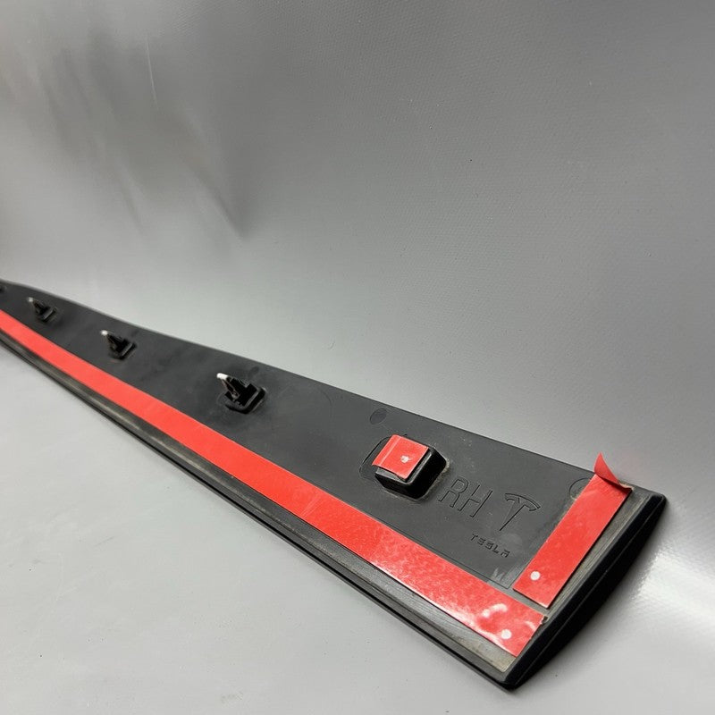 1035120-00-F TESLA MODEL X DOOR MOULDING TRIM RIGHT 2016 2017 2018 2019 2020 OEM 1035120-00-F
