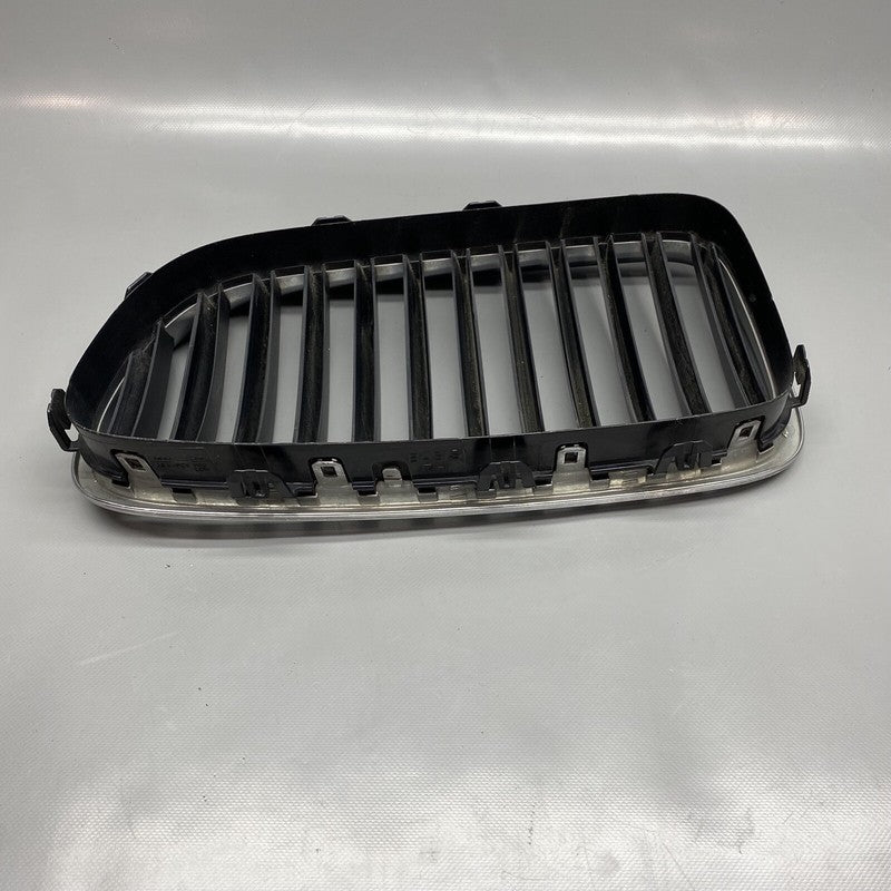 51137200728 BMW 528 GRILLE RIGHT PASSENGER SIDE 535 F10 51137200728 2011 2012 2013 OEM 