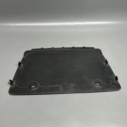 1058357-00-D TESLA MODEL X TOW HITCH COVER 2016 2017 2018 2019 2020 OEM 1058357-00-D