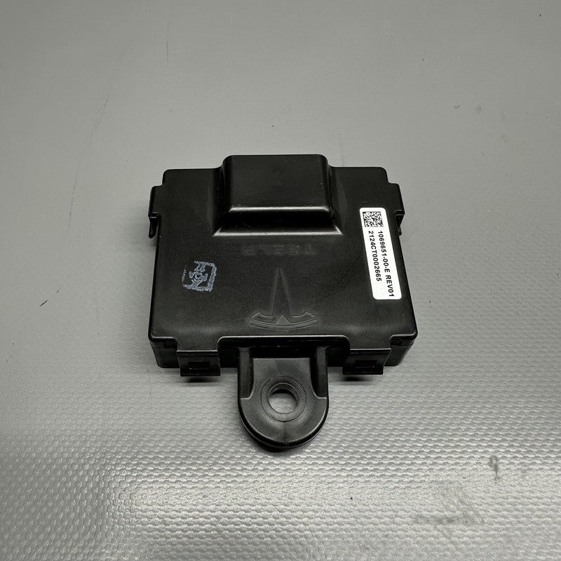 1069651-00-E TESLA MODEL S DOOR HANDLE CONTROL UNIT MODULE FRONT 2016 17 18 2019 1069651-00-E
