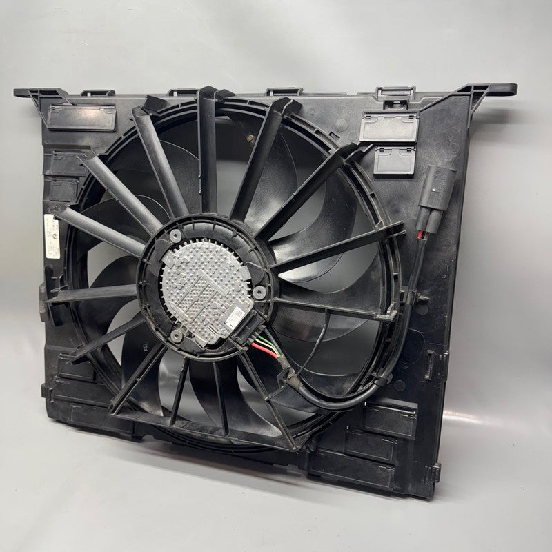 8619626 BMW 530 RADIATOR FAN 540 2016 2017 2018 2019 2020 OEM 8619626