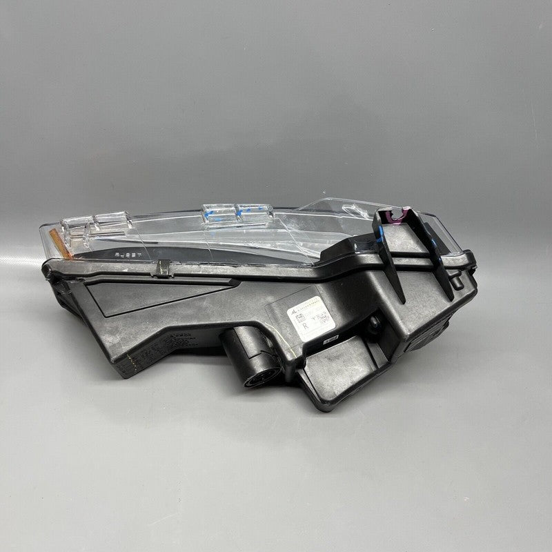 1077390-00-F TESLA MODEL 3 FOG LIGHT RIGHT PASSENGER 2017 2018 2019 2020 2021 2022 OEM 2 PIN